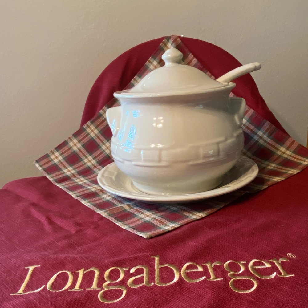 Longaberger 4 piece Hostess Large Soup Tureen.
